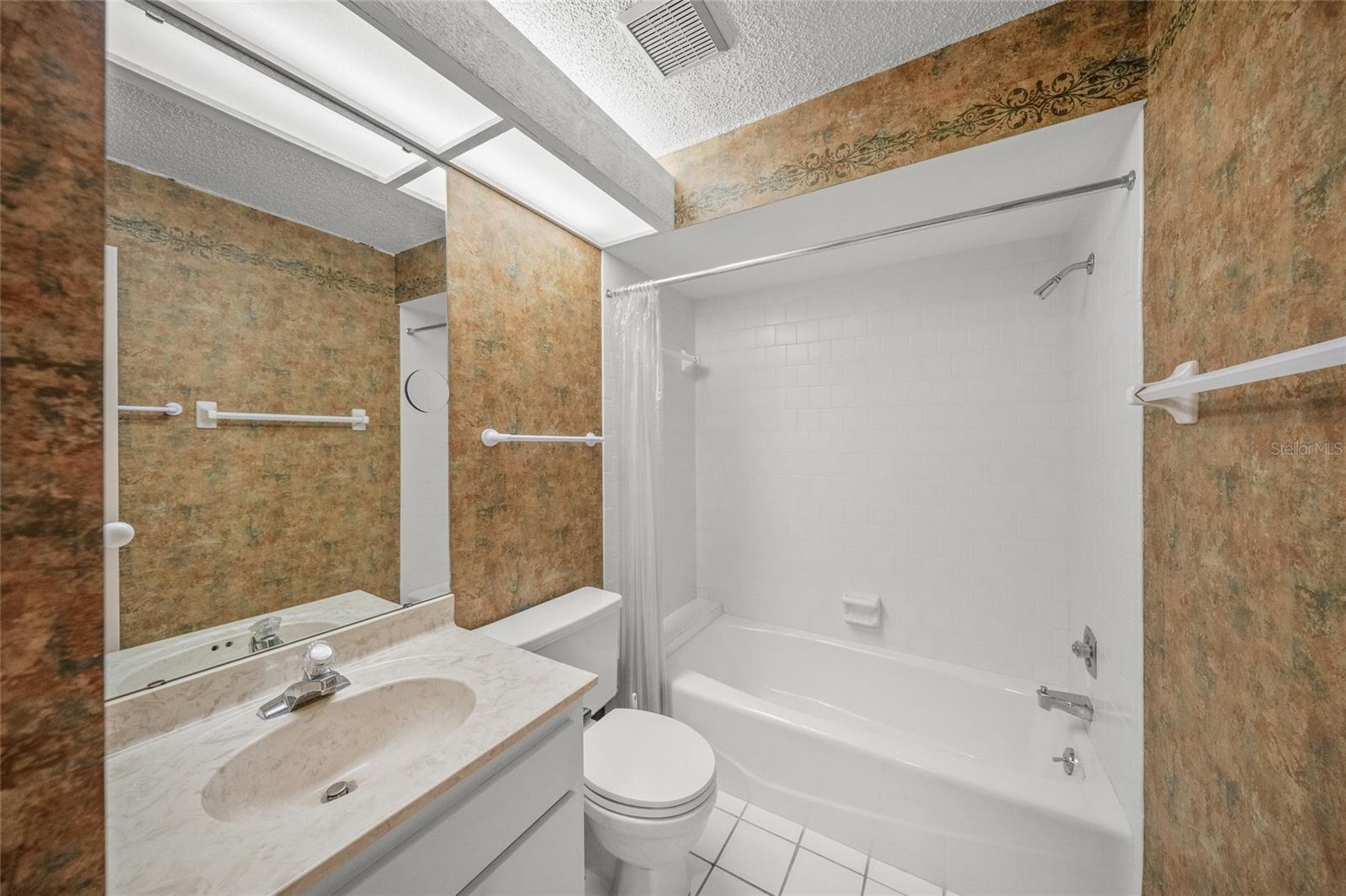 KNOLLS THE, BENT TREE - Residential