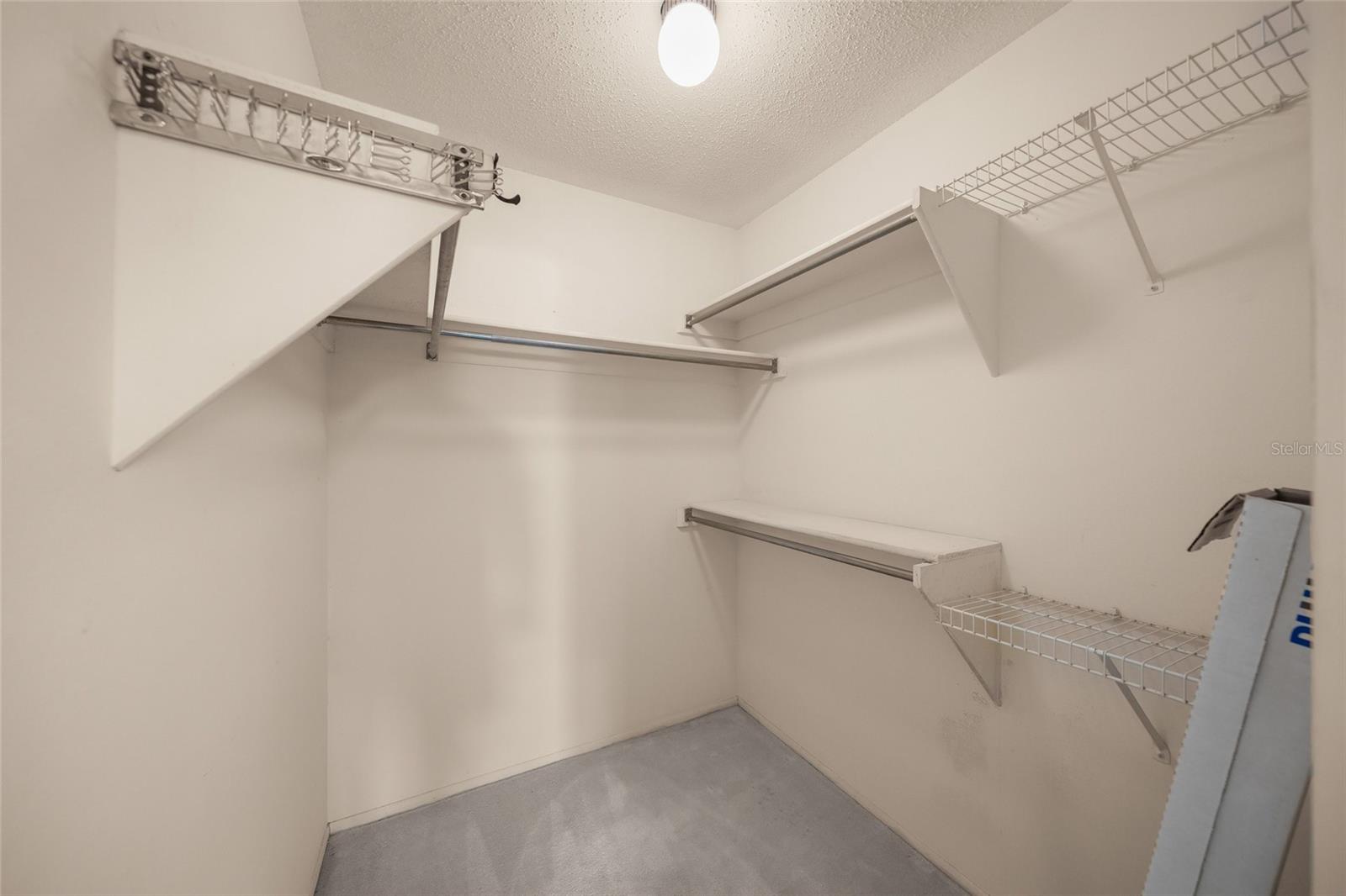 KNOLLS THE, BENT TREE - Residential