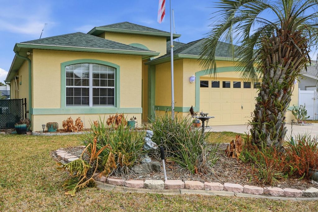 Photo of 32 Comanche Court, Palm Coast, FL 32137 (MLS # V4947451)