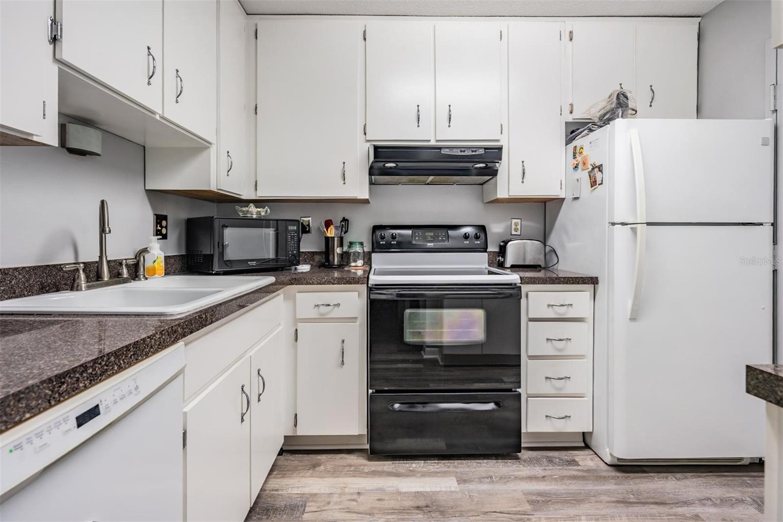 MEDITERRANEAN MANORS - Residential