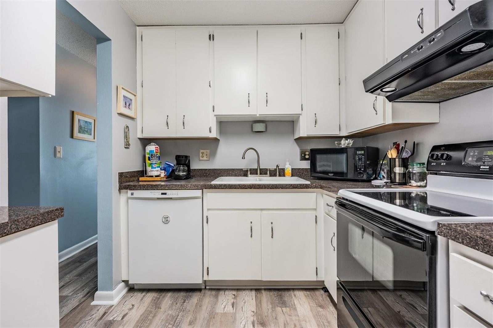 MEDITERRANEAN MANORS - Residential