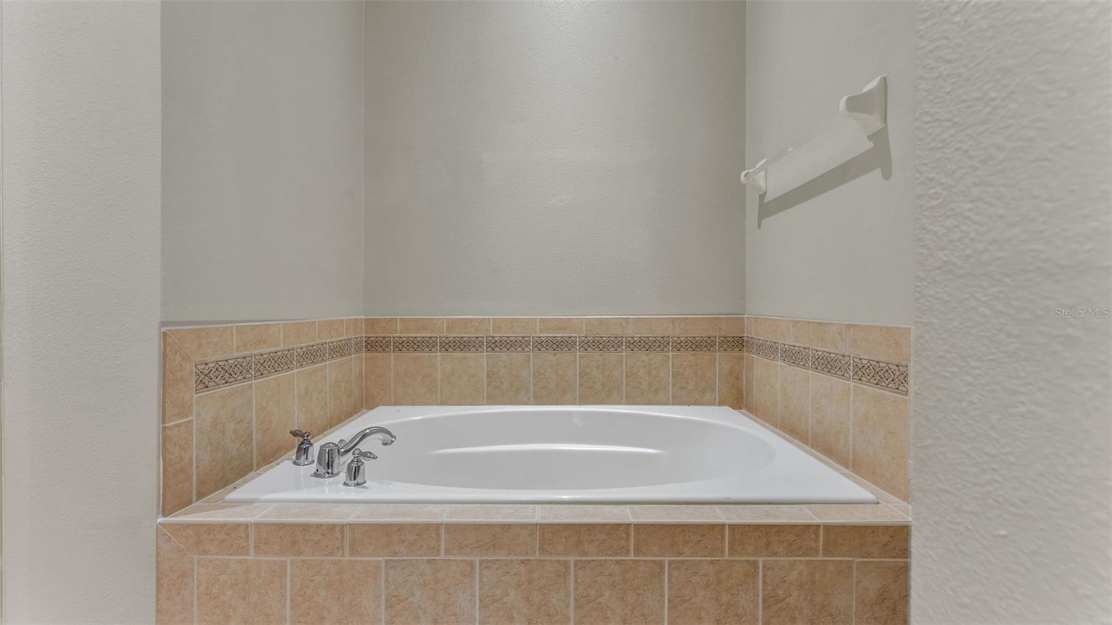 CHELSEA OAKS - Residential