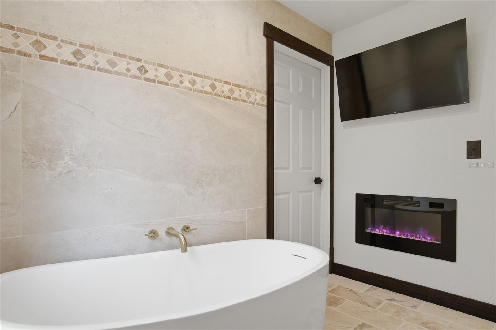 CRESCENT LAKE CLUB FIRST ADD - Residential