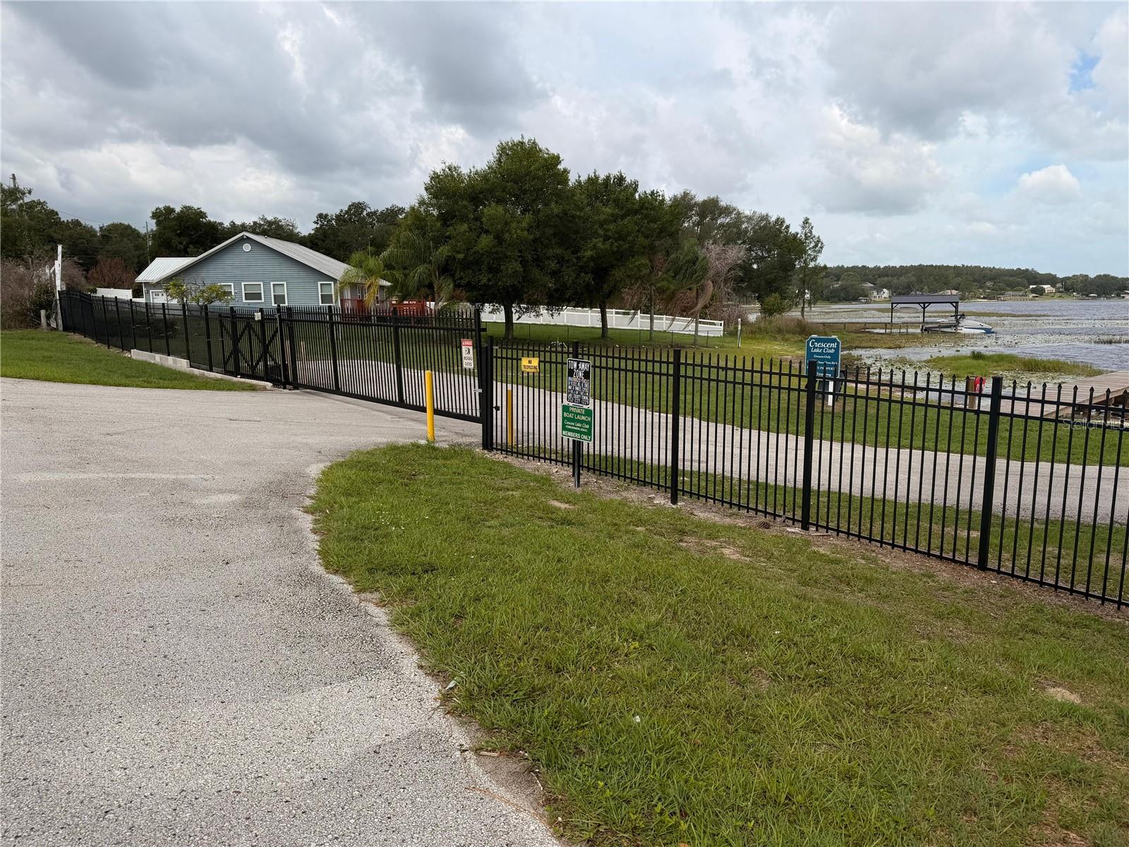 CRESCENT LAKE CLUB FIRST ADD - Residential