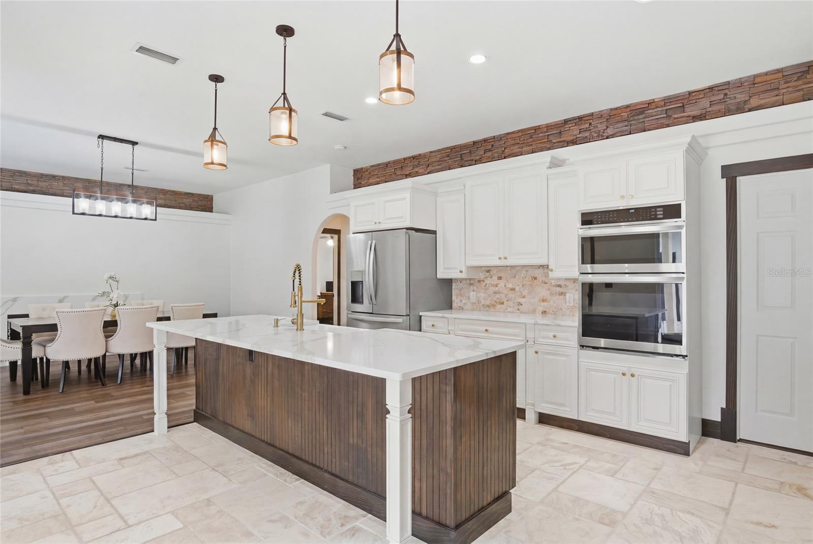 CRESCENT LAKE CLUB FIRST ADD - Residential