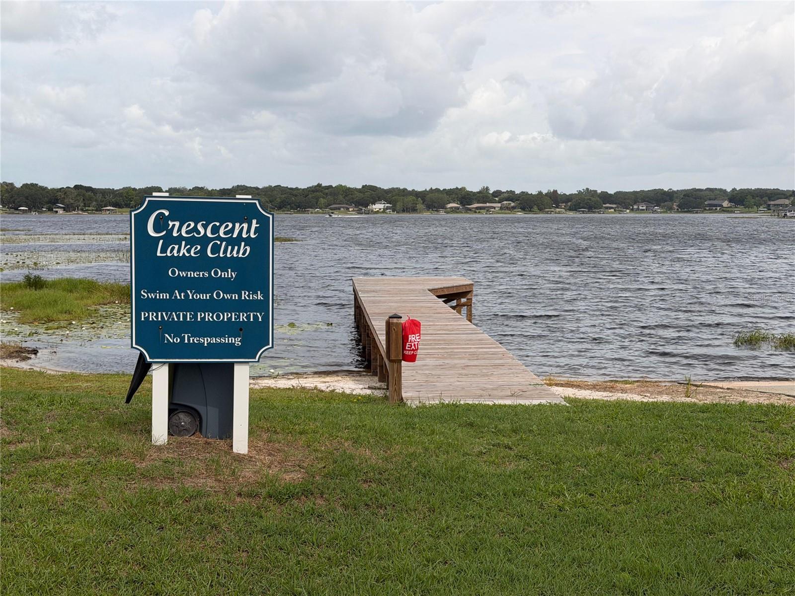 CRESCENT LAKE CLUB FIRST ADD - Residential