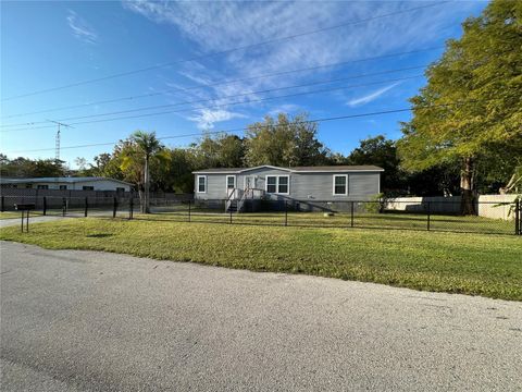 A home in EAST PALATKA