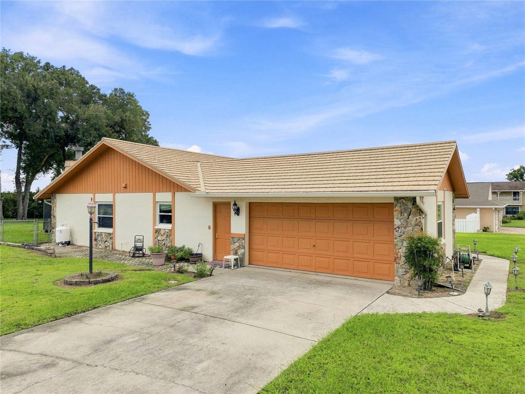 Photo of 12501 Apalachee Place, Thonotosassa, FL 33592 (MLS # TB8547063)