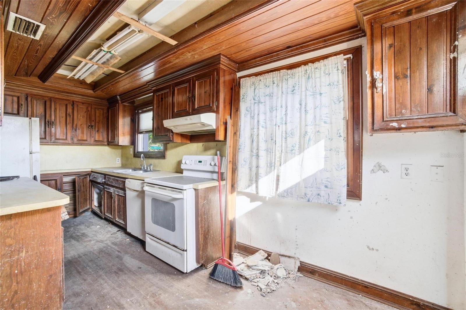 Casas a venda 4 - Jen Dantas 2733 34TH AVENUE N