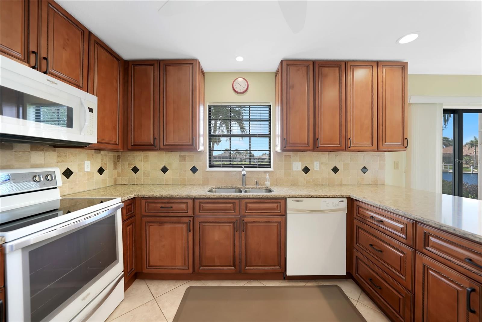 WIN-QUIST TWNHS - Residential