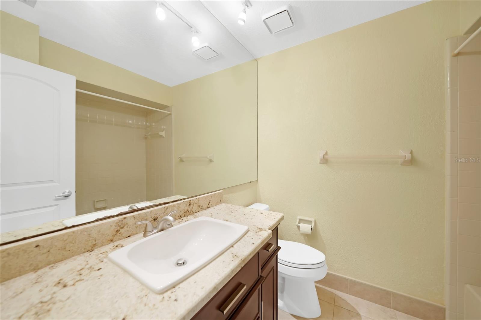 WIN-QUIST TWNHS - Residential