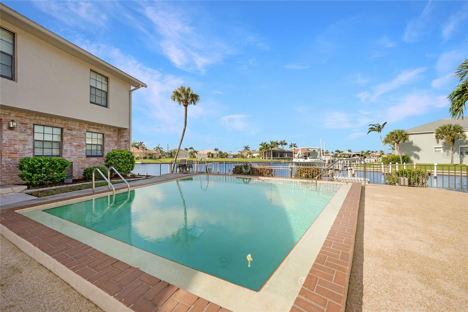WIN-QUIST TWNHS - Residential