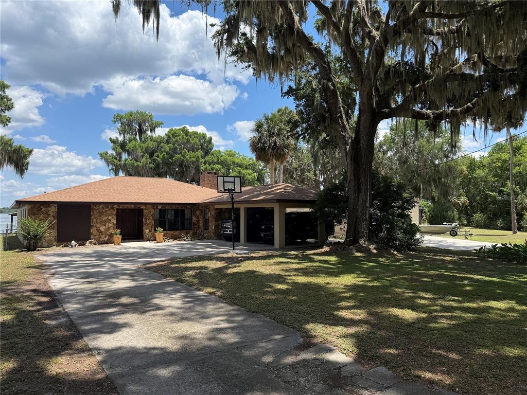 Photo of 4232 County Road 400, Lake Panasoffkee, FL 33538 (MLS # G5112404)