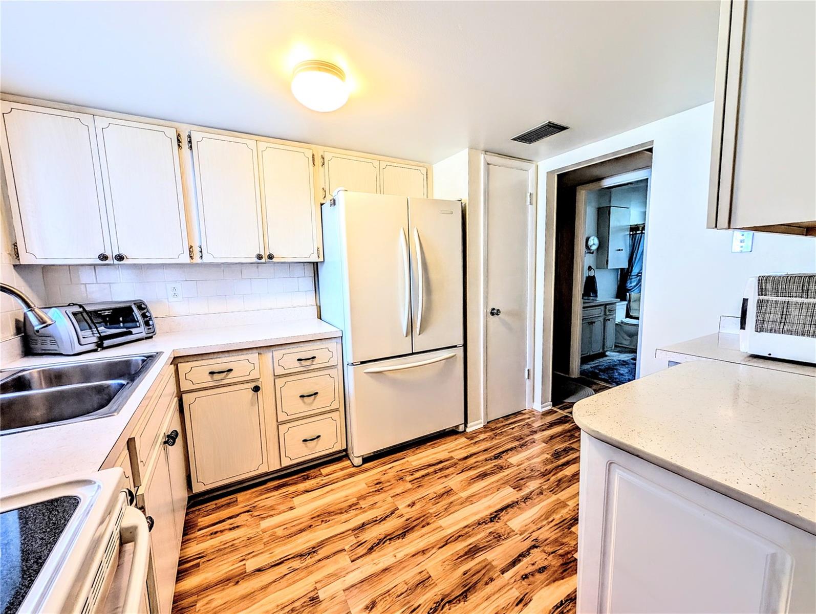 THE THIRD BAYSHORE - Residential
