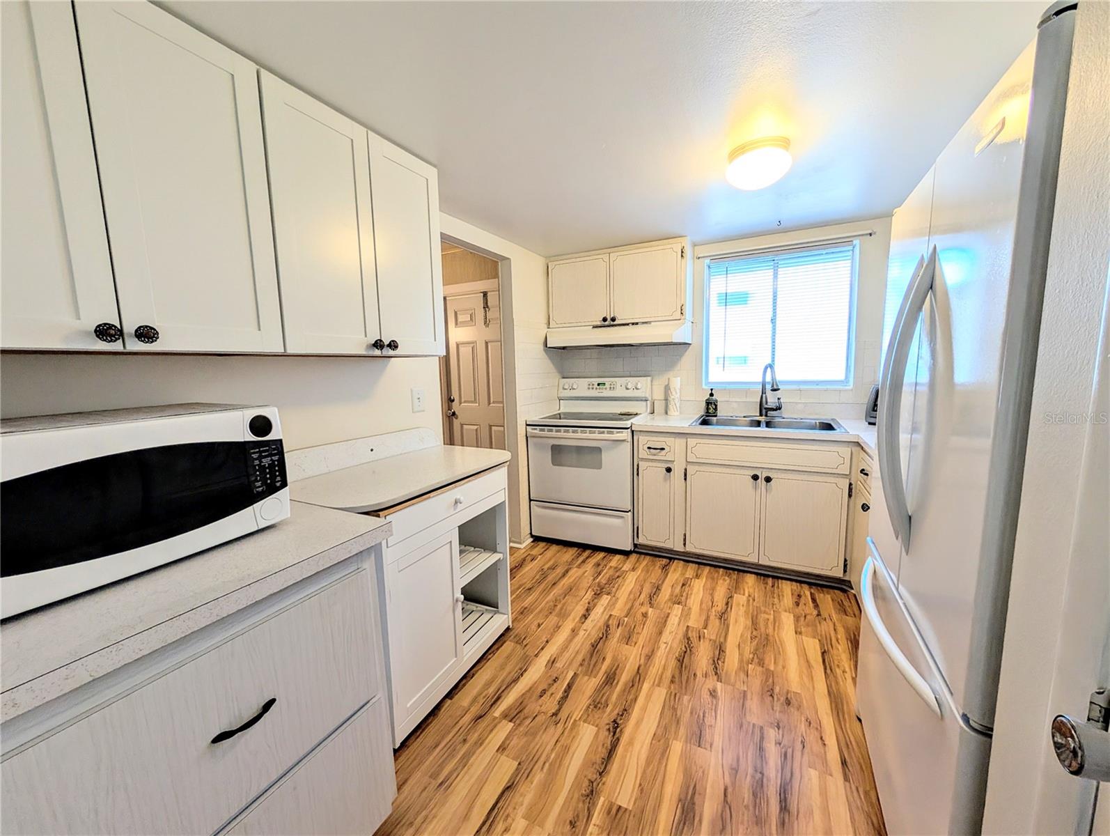 THE THIRD BAYSHORE - Residential