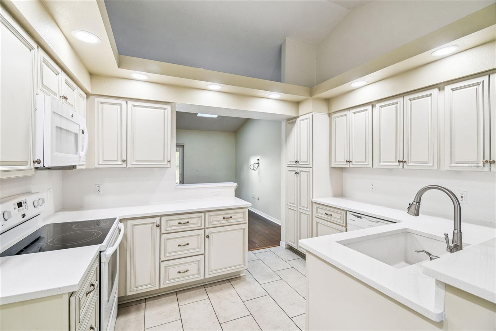 ROYAL HIGHLANDS - Residential