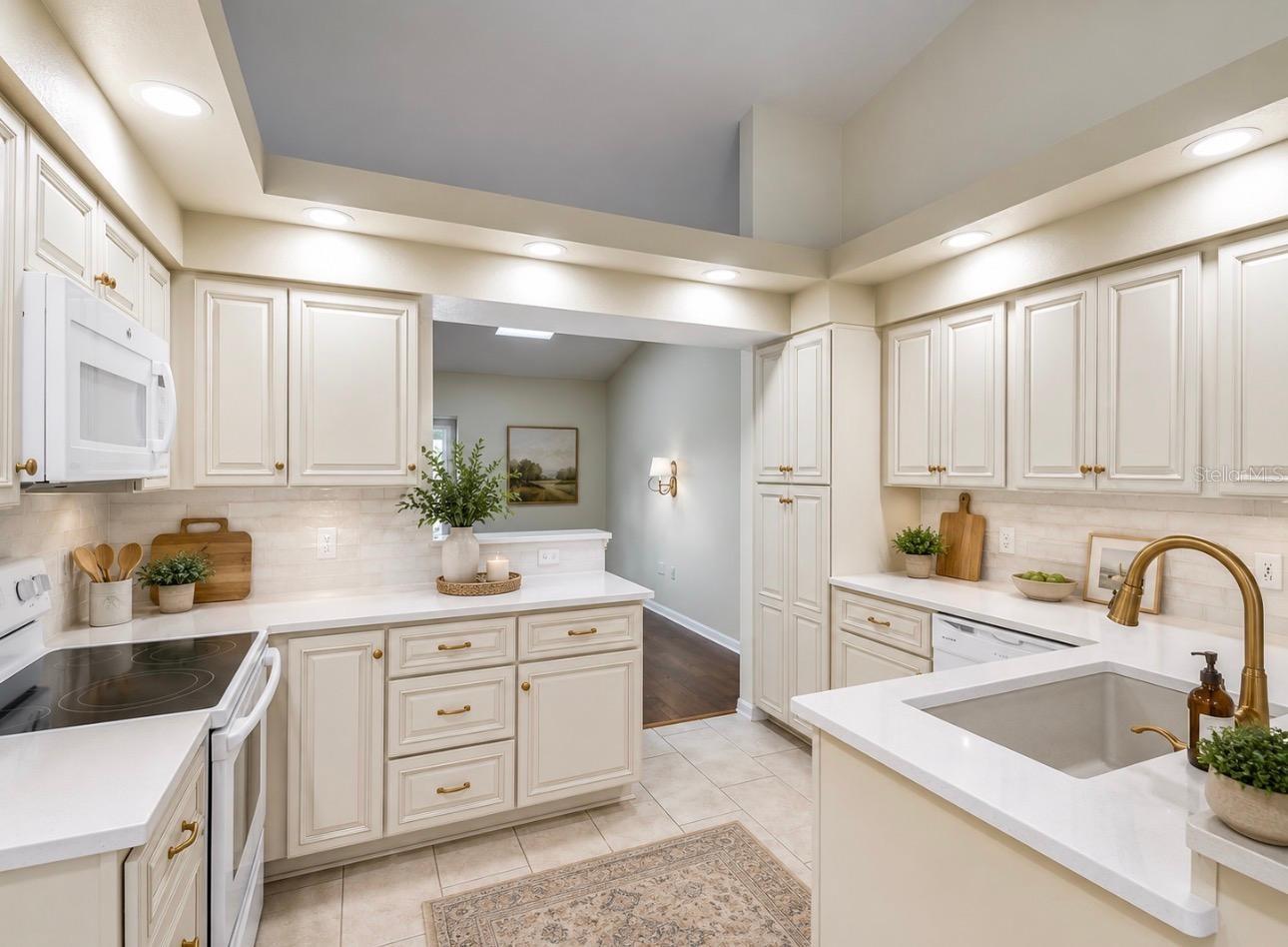 ROYAL HIGHLANDS - Residential