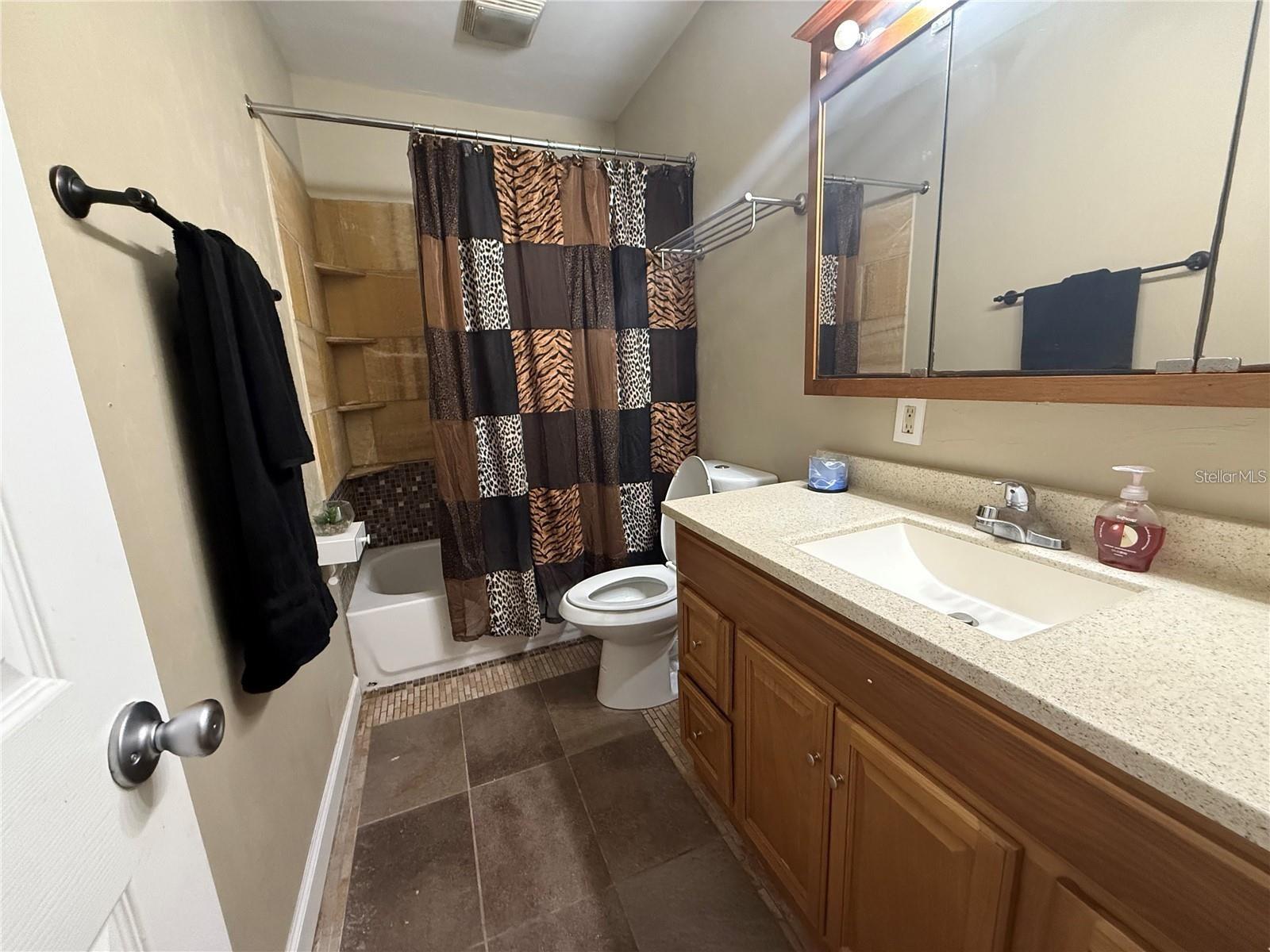 LAKEWAY GROVE-IN NEW GV - Residential Lease