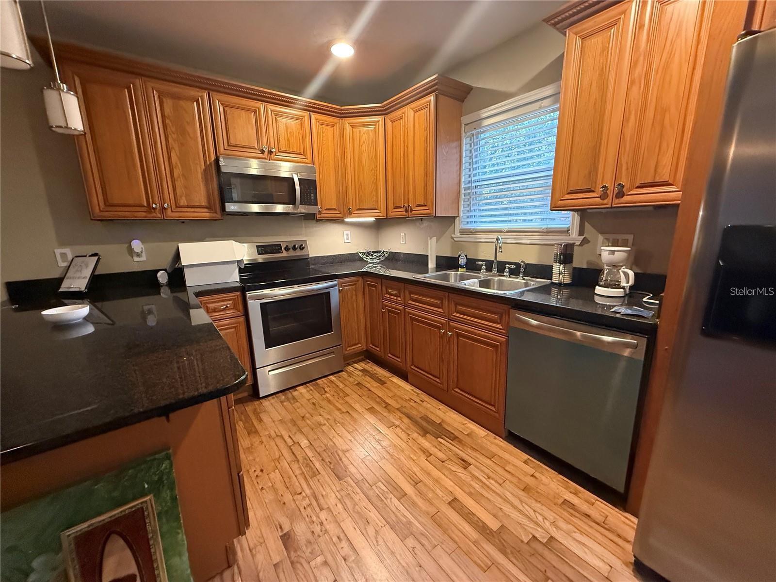 LAKEWAY GROVE-IN NEW GV - Residential Lease