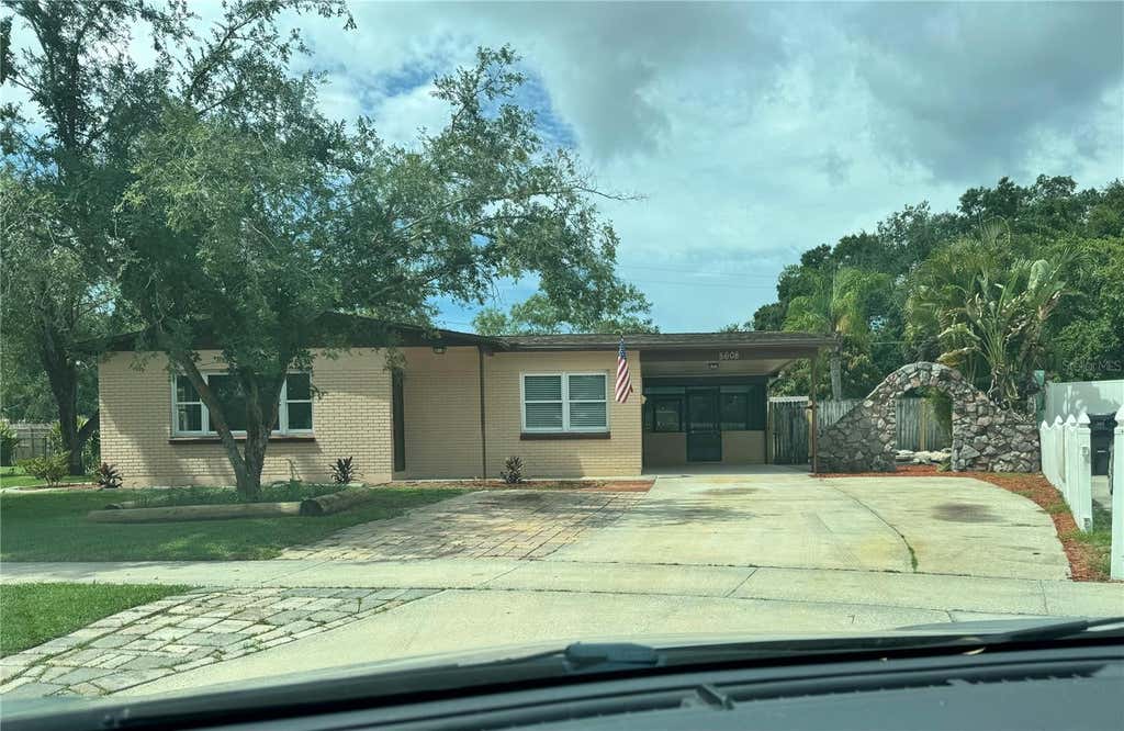 Photo of 5608 Gateway Drive, Tampa, FL 33615 (MLS # TB8542831)