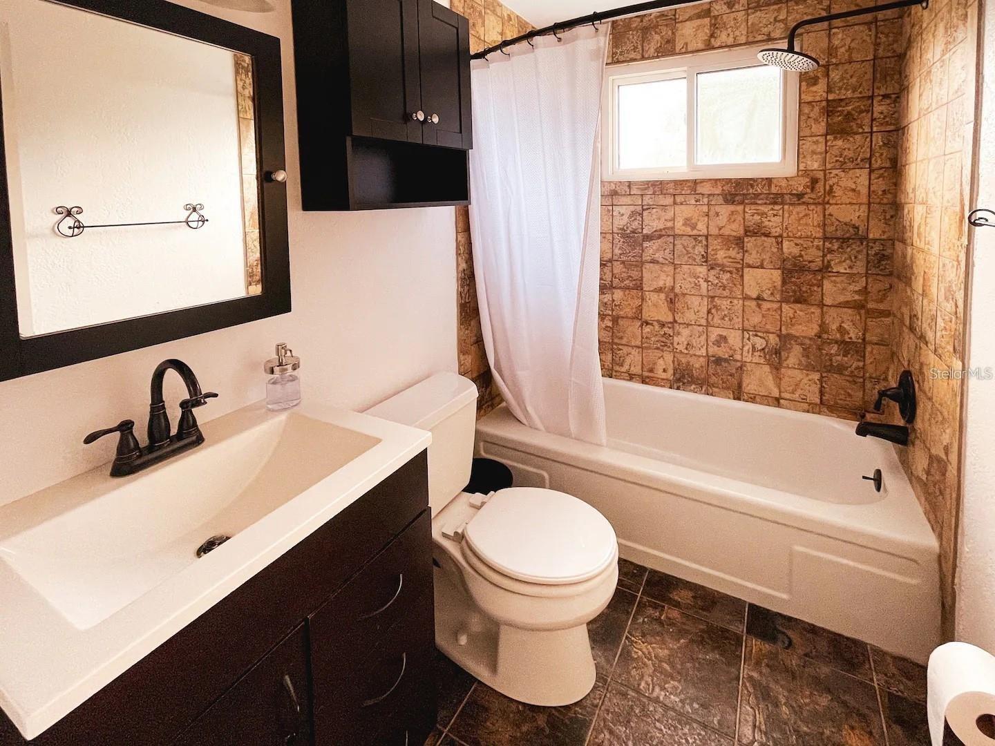 CLEARWOOD SUB 6TH ADD - Residential Lease