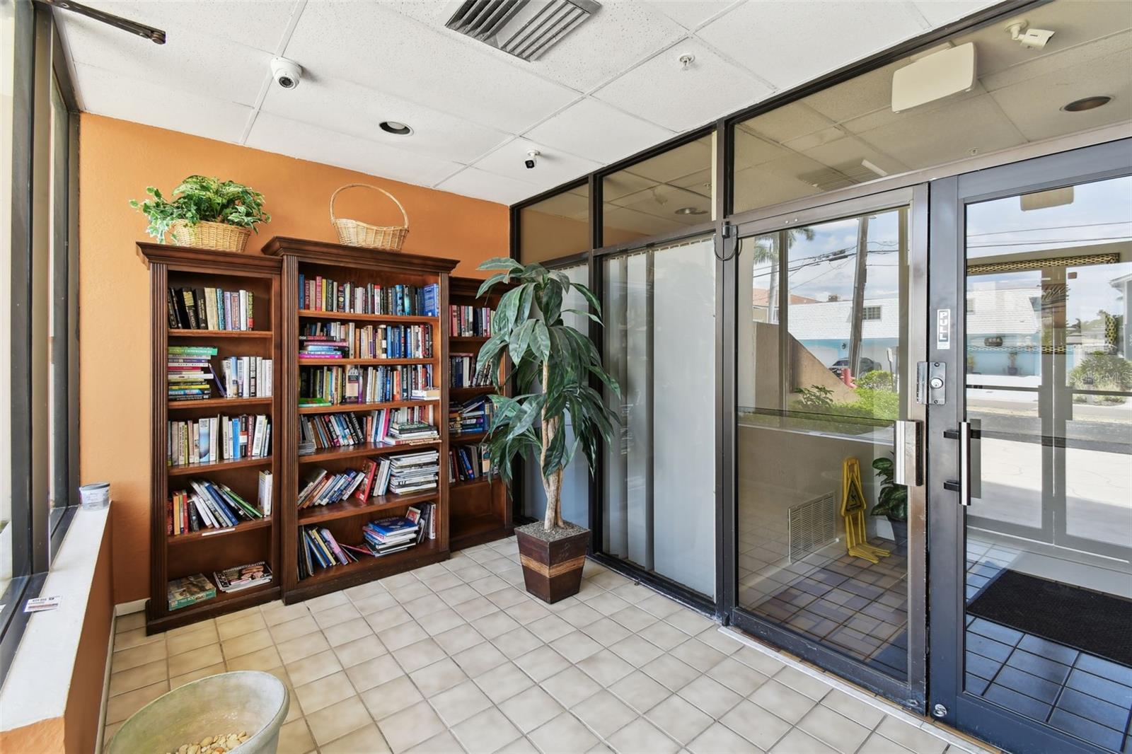 DOLPHIN COVE CLEARWATER - Residential Lease