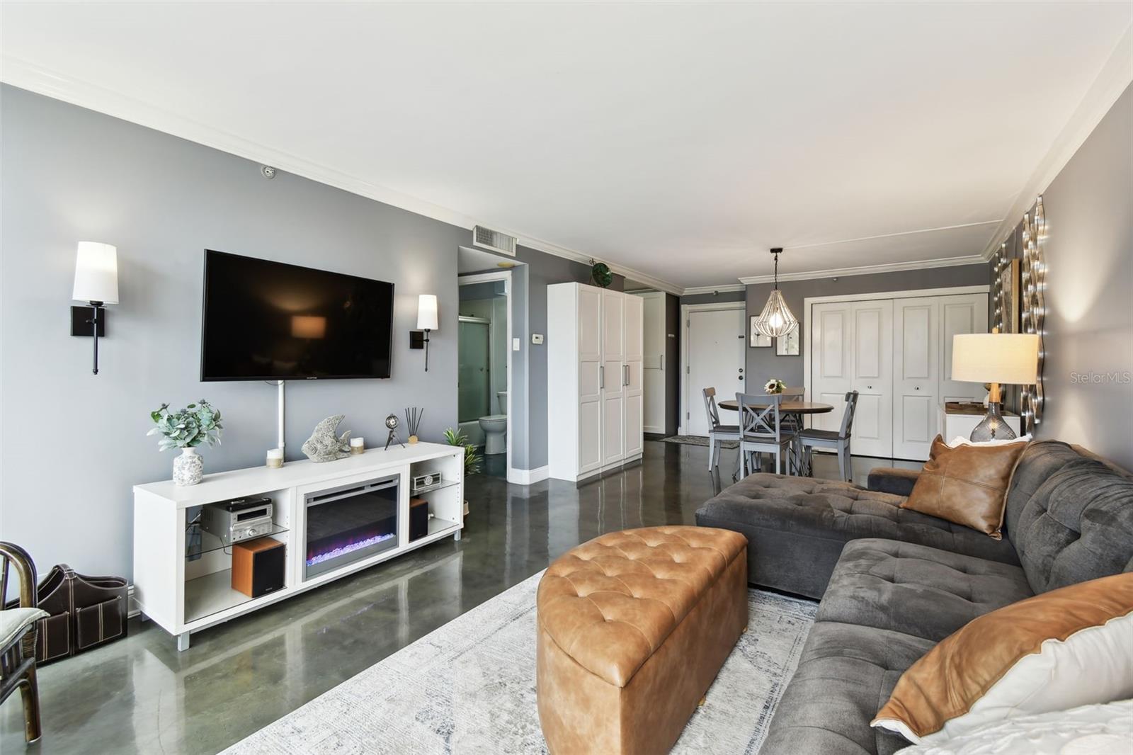 DOLPHIN COVE CLEARWATER - Residential Lease