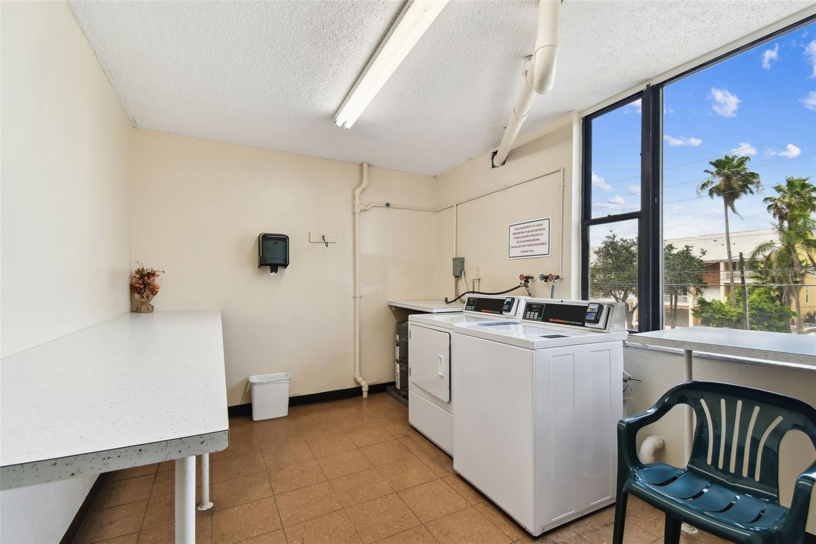 DOLPHIN COVE CLEARWATER - Residential Lease