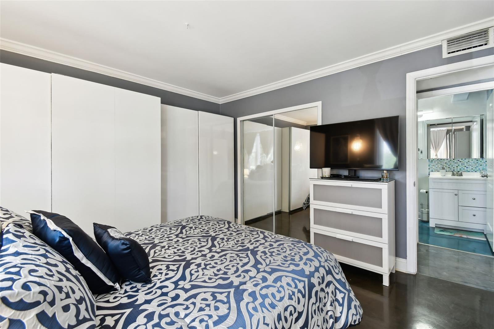 DOLPHIN COVE CLEARWATER - Residential Lease