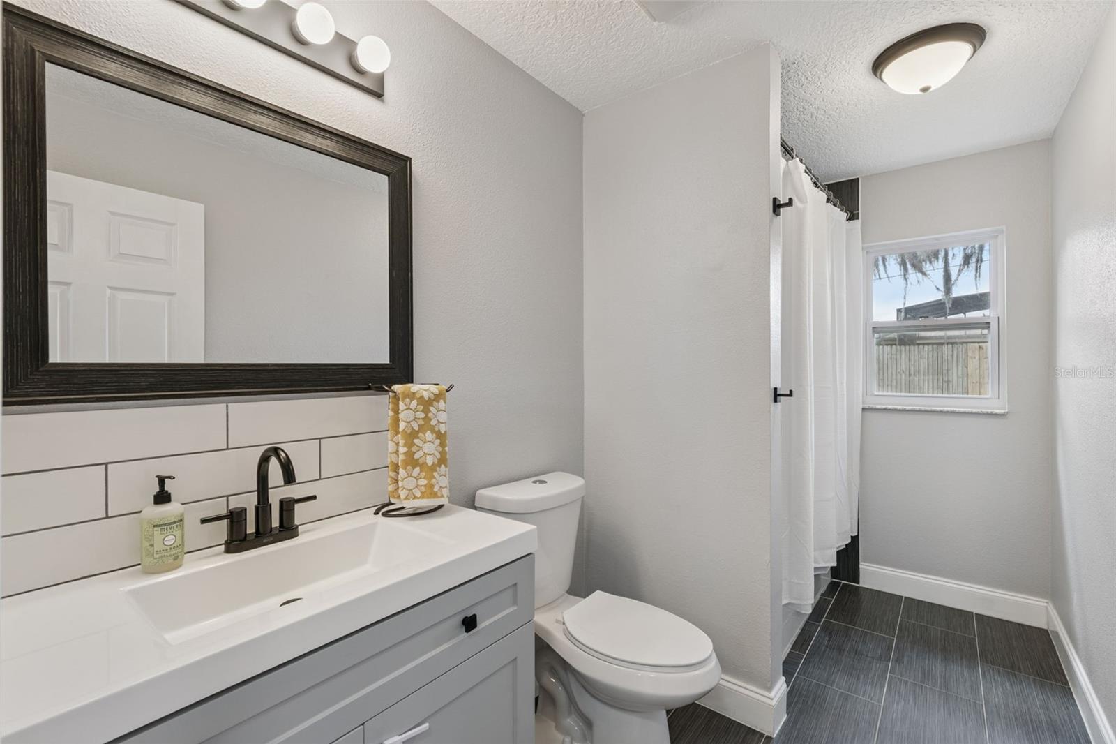 DELTONA LAKES UN 40 - Residential