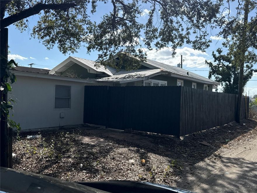 All Utilities included makes this a great price for this  2 bedroom 1 bath rear apartment. Call to get details.