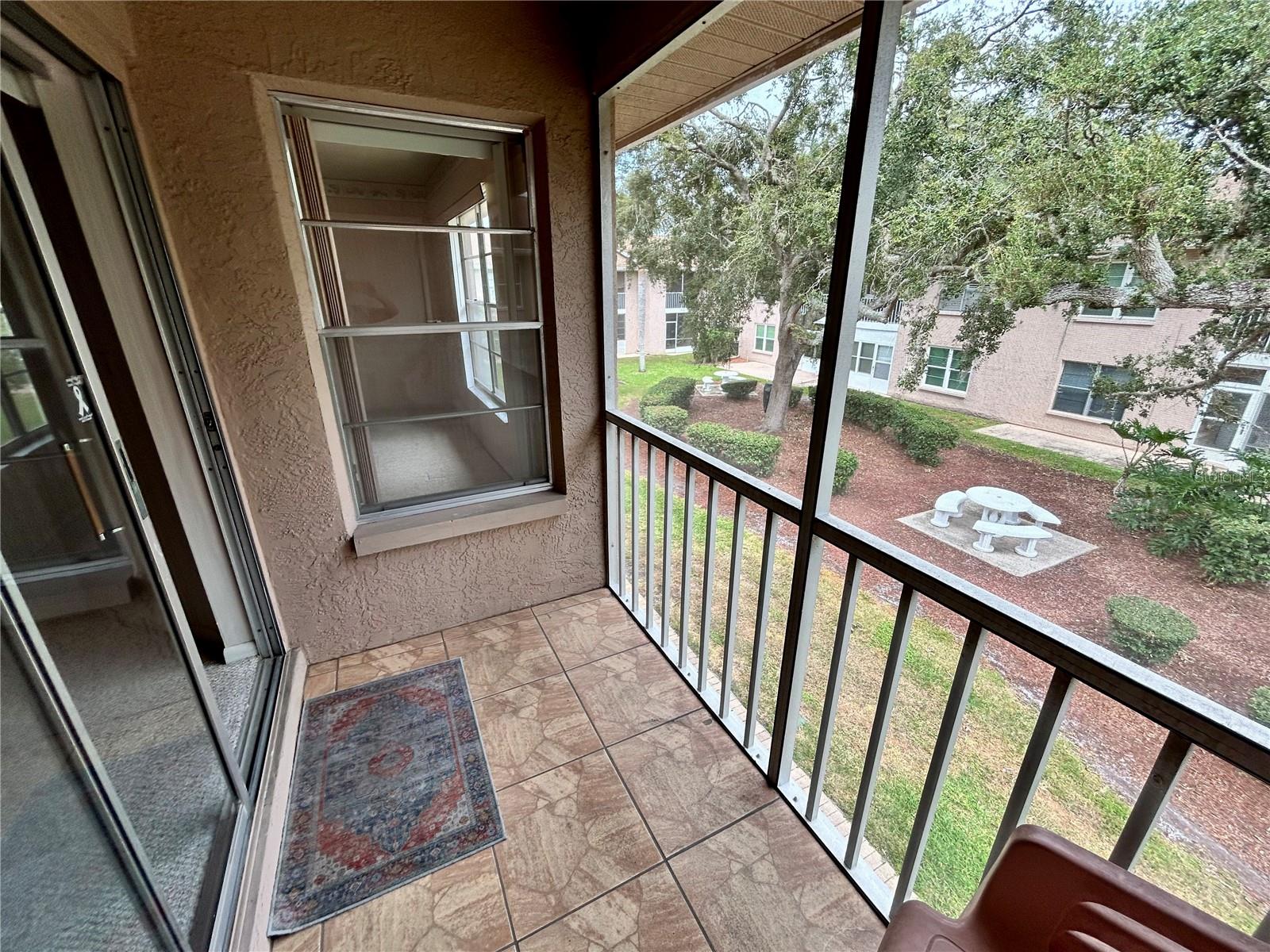 SUNNYBROOK CONDO 02 - Residential Lease