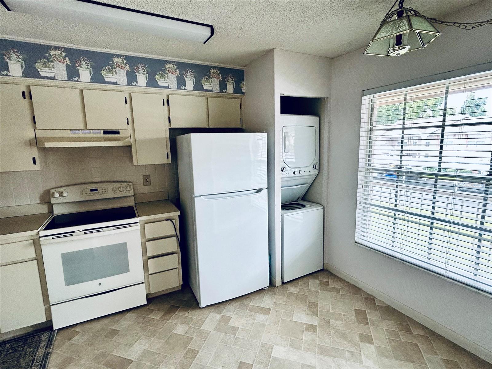 SUNNYBROOK CONDO 02 - Residential Lease