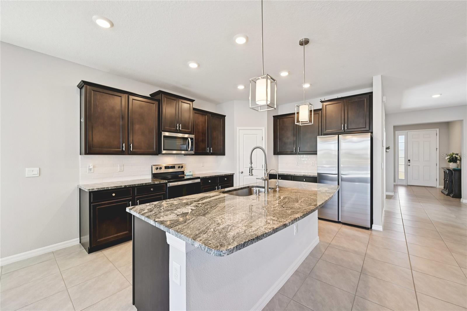 BELLA LAGO - Residential