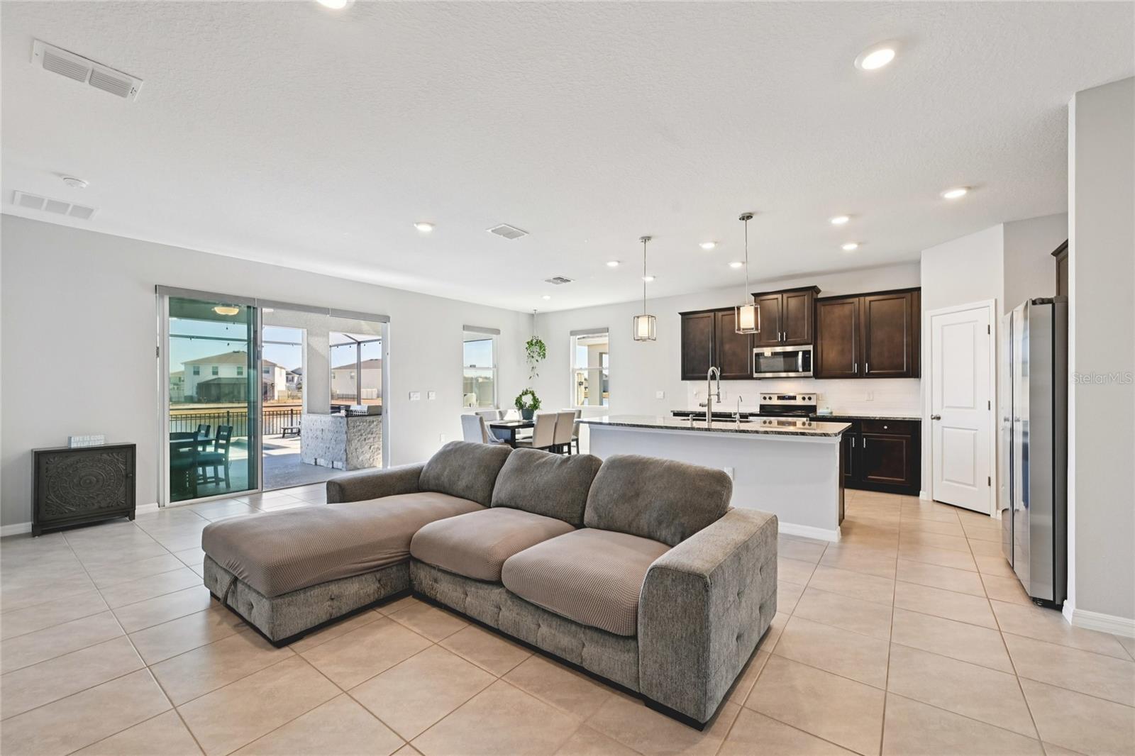 BELLA LAGO - Residential