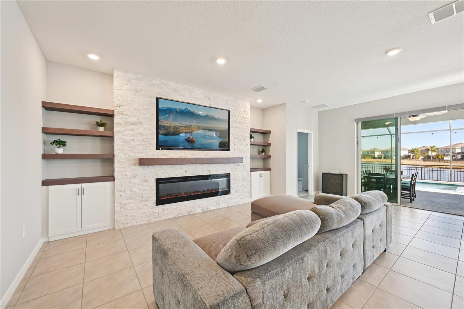 BELLA LAGO - Residential