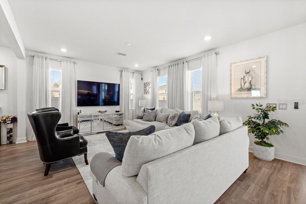 WESTSIDE BELLAVIVA - Residential