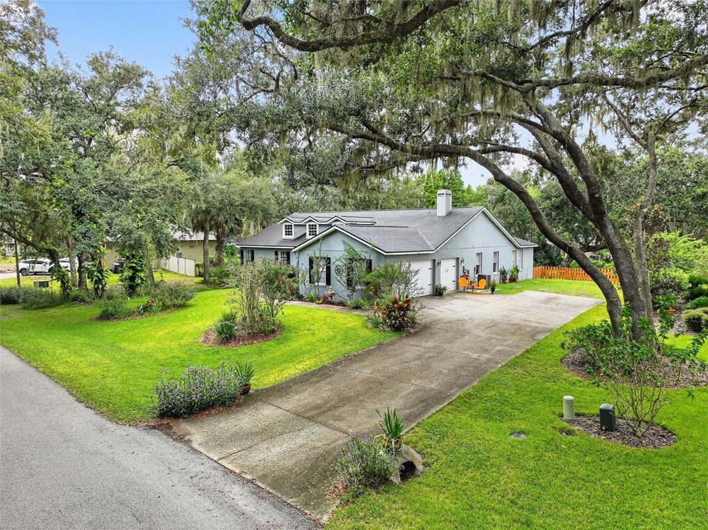 Photo of 5587 Deer Tracks Trail, Lakeland, FL 33811 (MLS # S5135596)