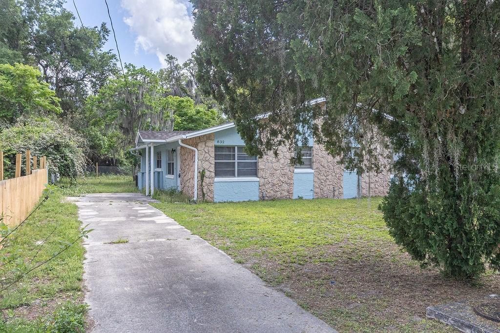 Photo of 832 E Indiana Avenue, Deland, FL 32724 (MLS # V4948510)