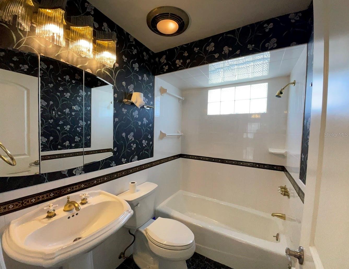 COUNTRYSIDE TR 8 UNIT ONE - Residential Lease