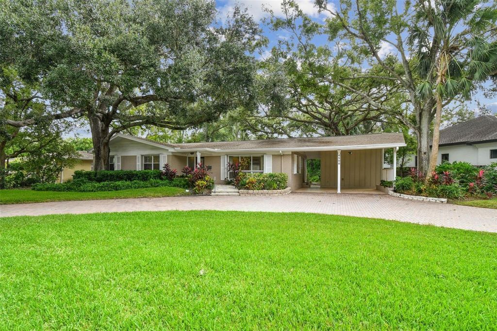 Photo of 4508 Henderson Boulevard, Tampa, FL 33629 (MLS # TB8484034)