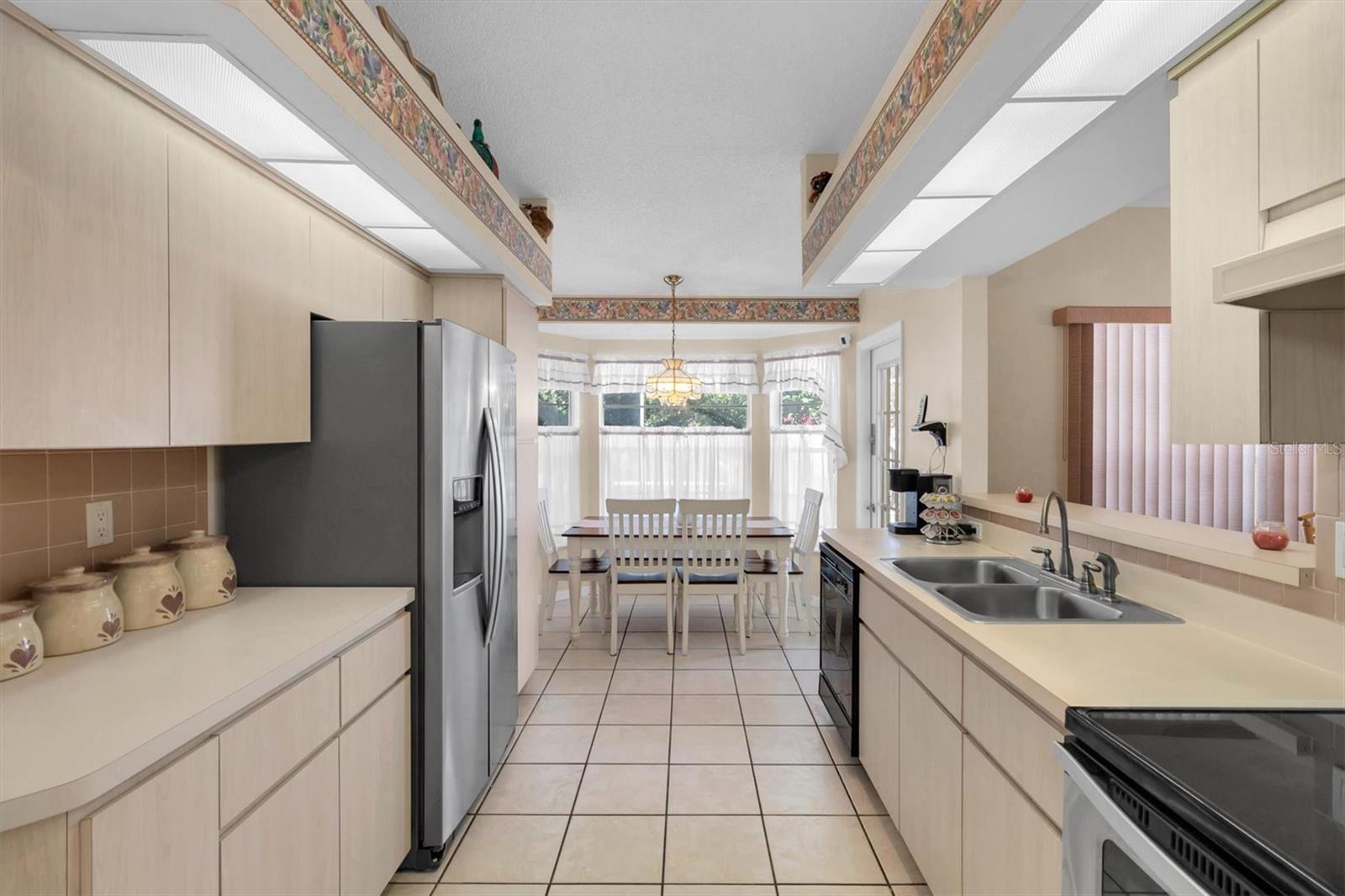 RAIN TREE ROUND - Residential