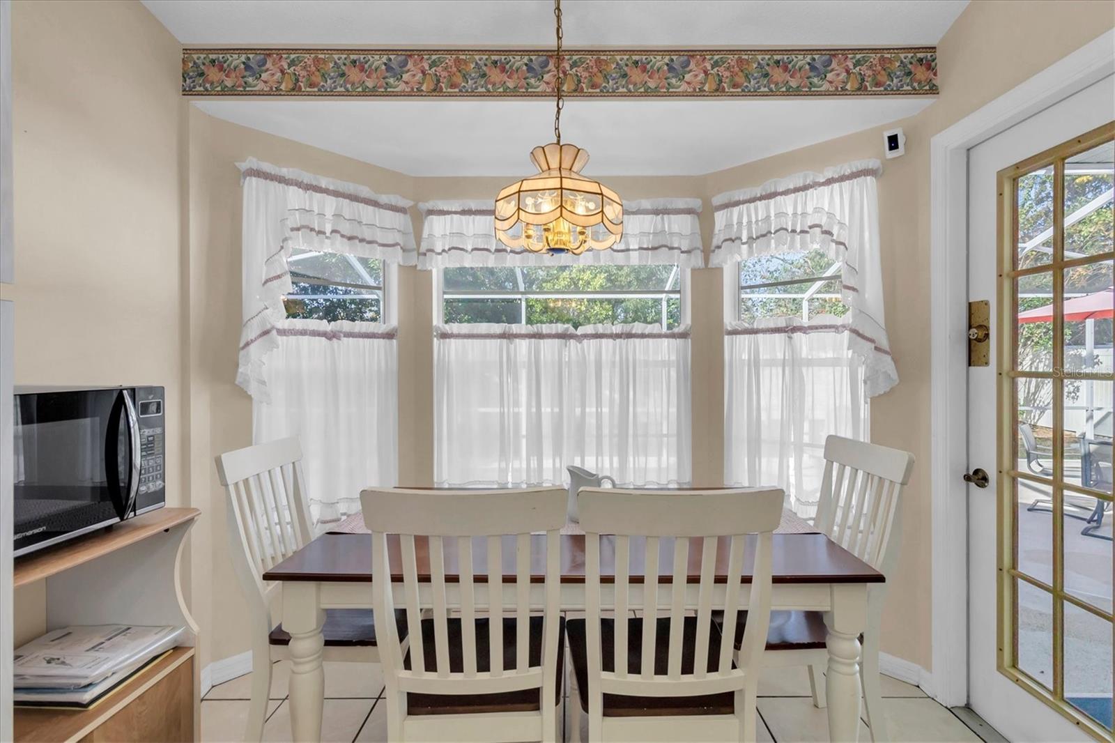 RAIN TREE ROUND - Residential