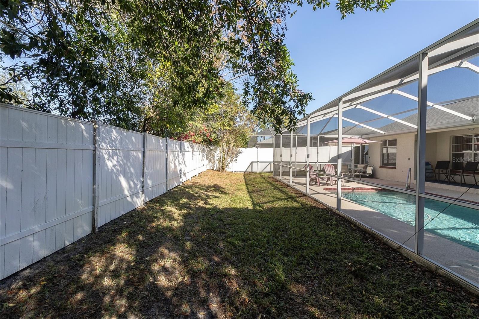 RAIN TREE ROUND - Residential