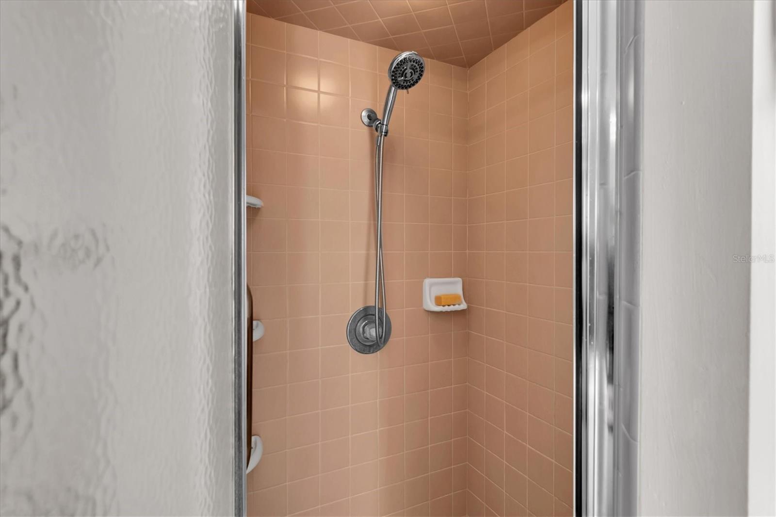 RAIN TREE ROUND - Residential