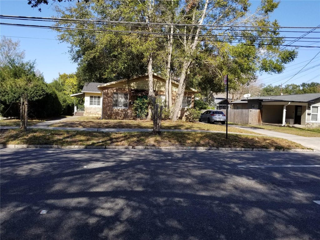 Photo of 815 E South Street, Orlando, FL 32801 (MLS # O6442309)