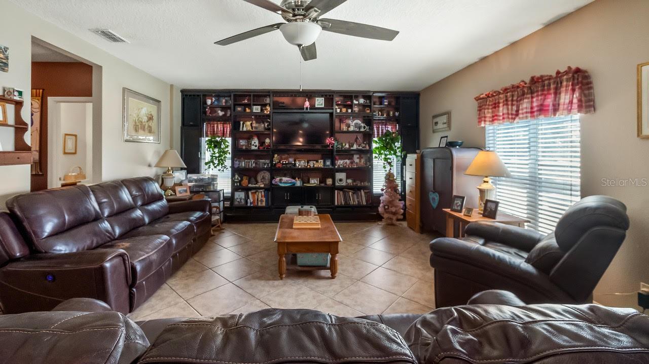 GROVELAND LAGO KATRINA - Residential