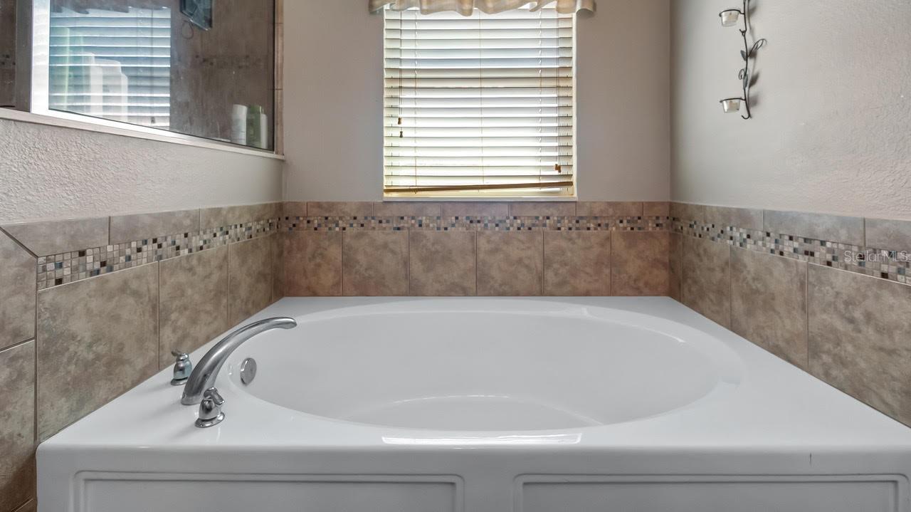 GROVELAND LAGO KATRINA - Residential