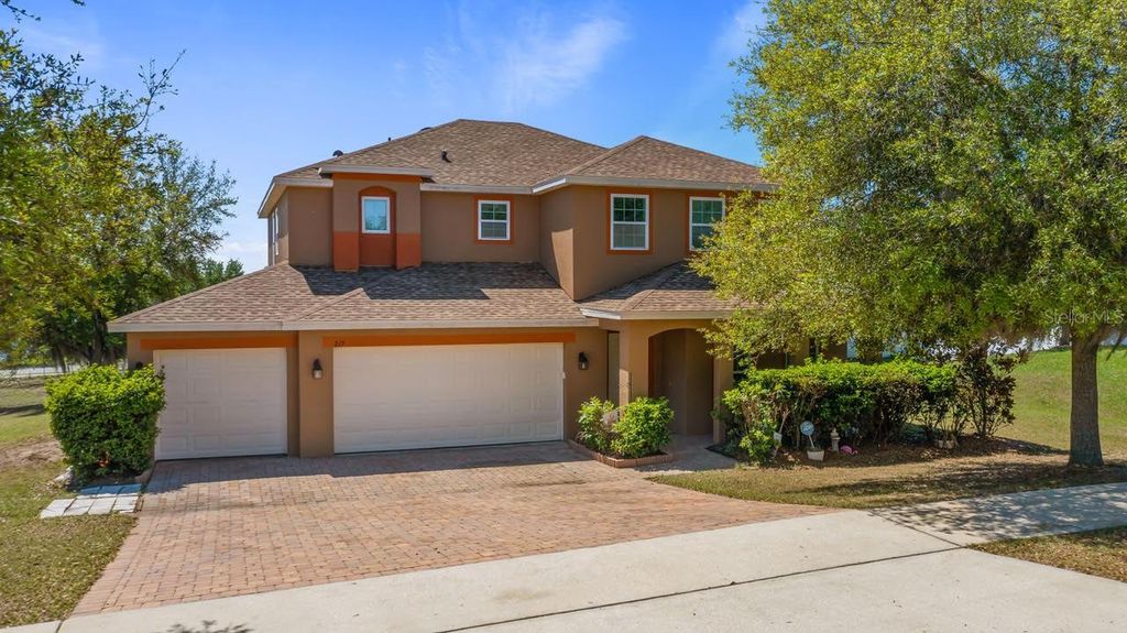 Photo of 219 Bella Way, Groveland, FL 34736 (MLS # G5109968)