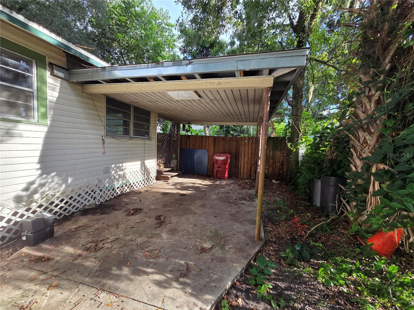 113 W STRICKLAND STREET